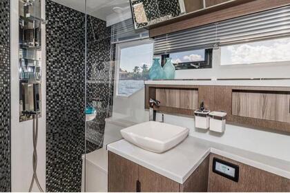 Hire Motorboat Galeon 550 Fly Cancún