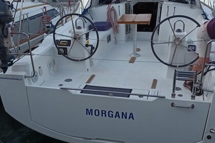 Hire Sailboat Bénéteau Oceanis 38 - 3 cab. Marina di Portorosa