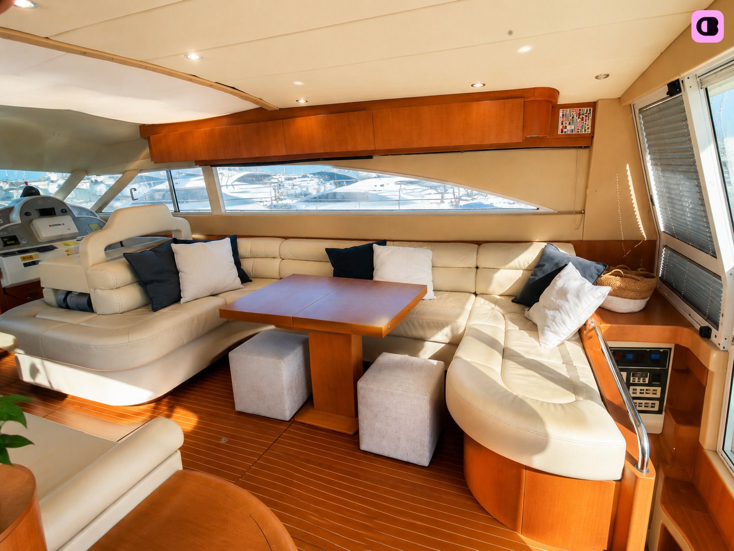 Yacht KuBang 57 Hard Top 1330cv 7