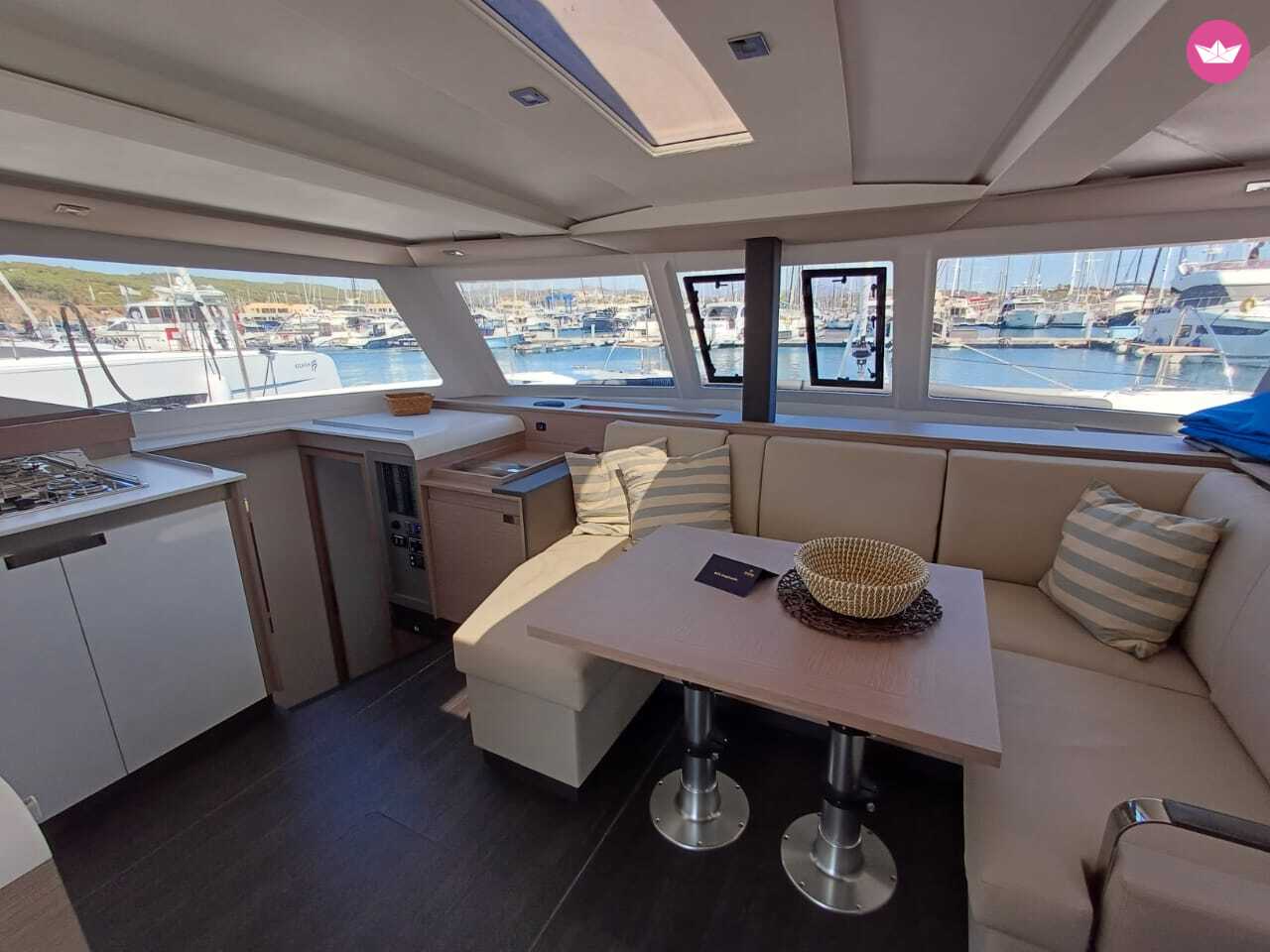 Catamaran Fountaine Pajot Isla 40 11m 2
