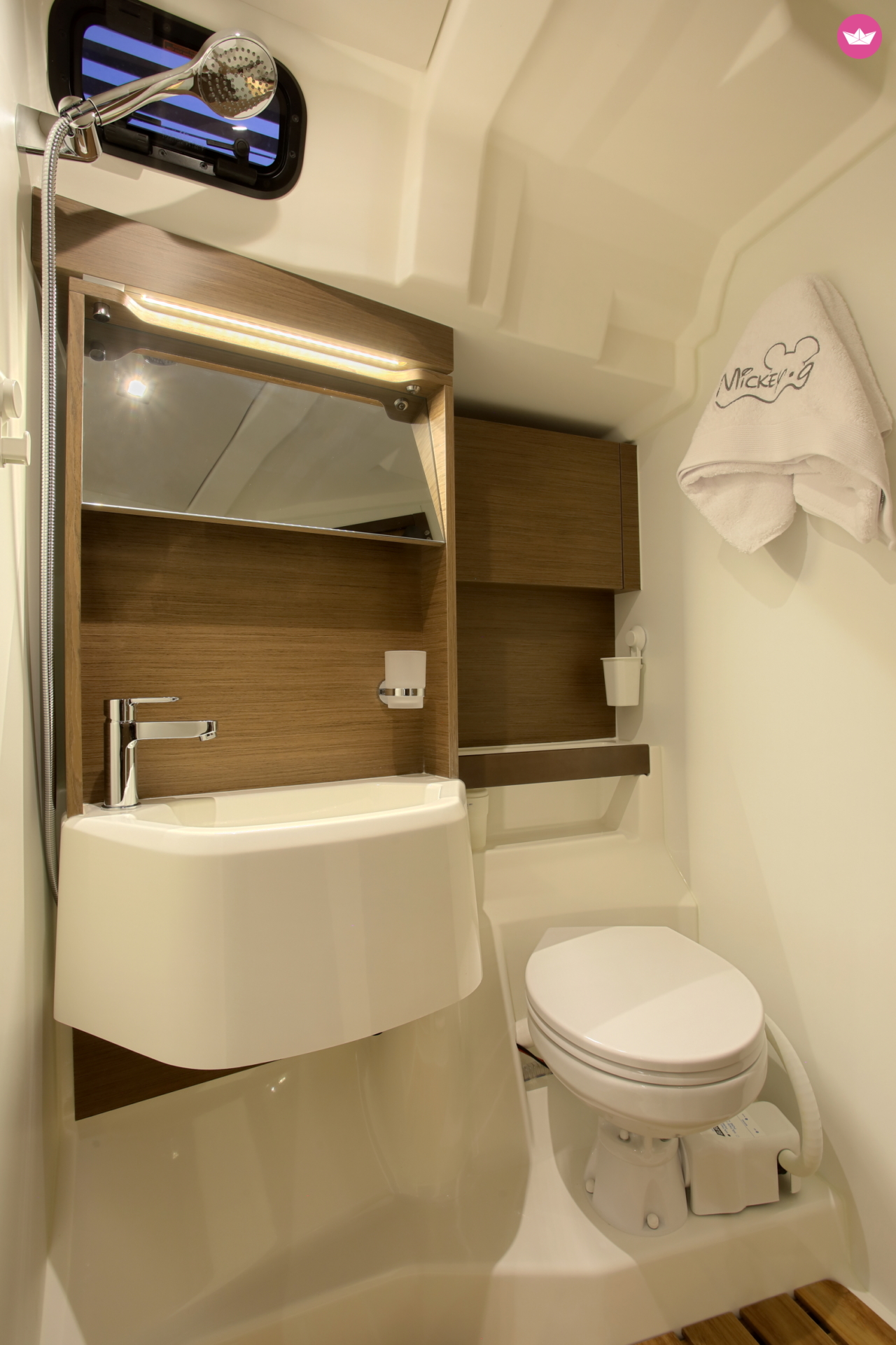 Hire Beneteau Oceanis 51.1