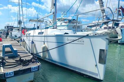 Charter Sailboat Bavaria Bavaria 32 Cruiser Phuket