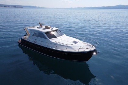 Noleggio Yacht a motore Cantieri Estensi Goldstar 440S San Cassiano
