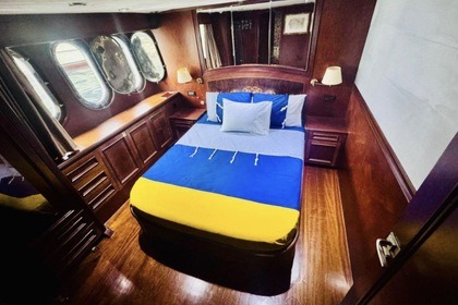 Elite 33m Motor Yacht – Luxury Private Experience