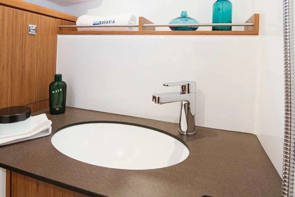 Passe férias inesquecíveis com este veleiro Crui