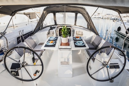Hyra båt Segelbåt BENETEAU Oceanis 381 Alimos