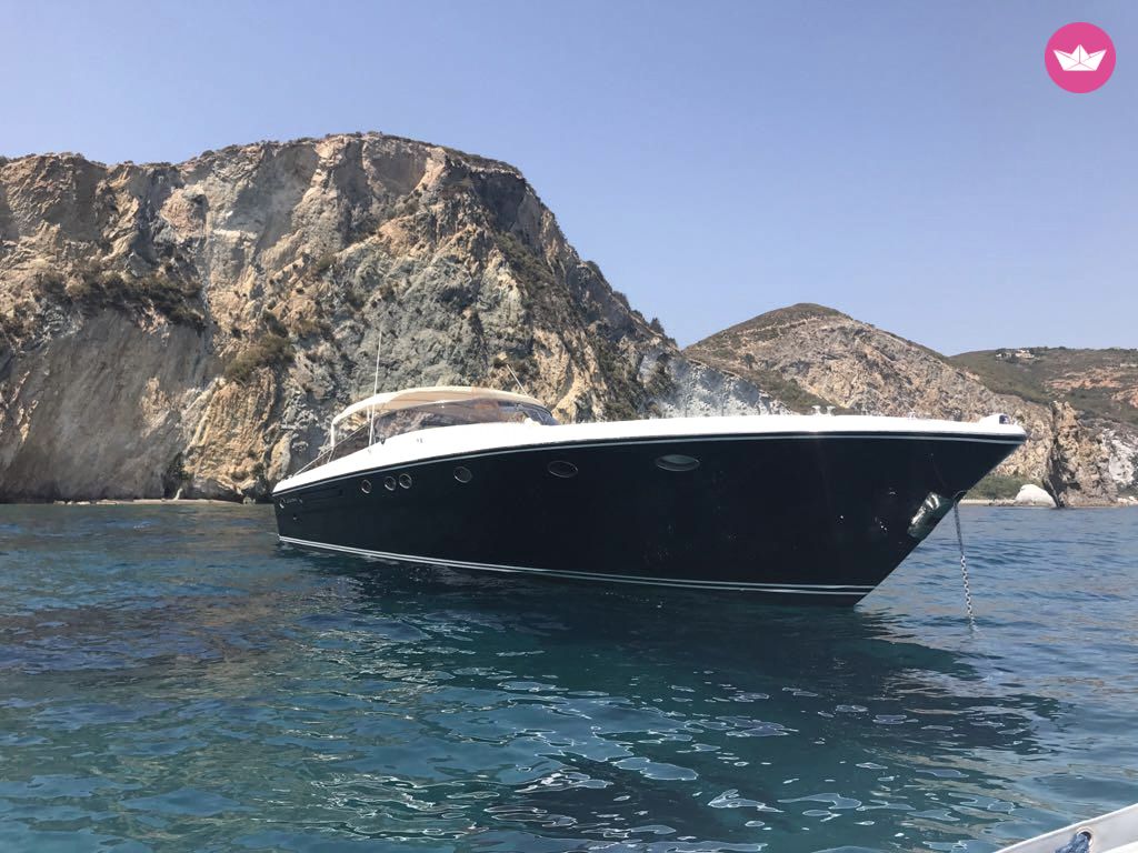 Bateau à moteur Itama