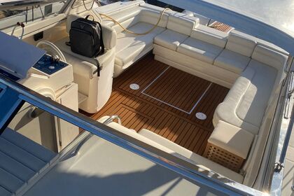 Noleggia Fiart Genius 36 – Esplora le meraviglie del Golfo di Napoli!