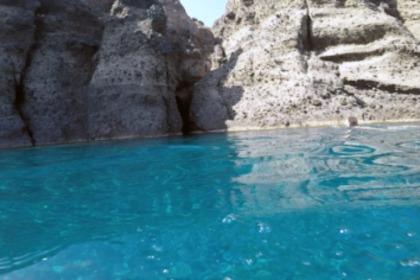 Rent a rib boat Discover Santorini by your own.