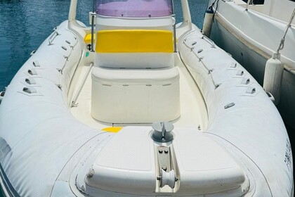 Fantástica embarcación semirigida EAGLE 600 con motor de 115 cv en el Port Olimpic