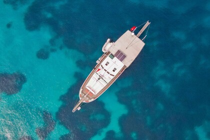 Custom built gulet with a capacity of 7