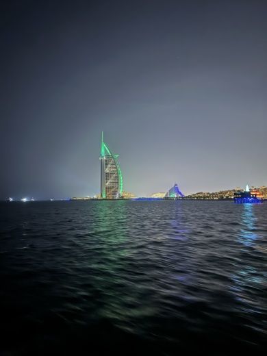 Dubai Motor Yacht Sky Walker Luna 52 alt tag text