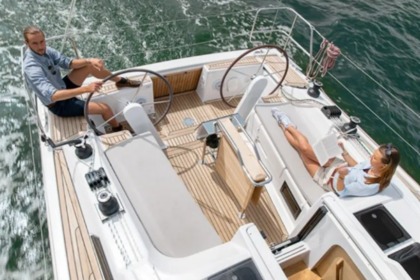 Alquila esta goleta de 3 camarotes para disfrutar