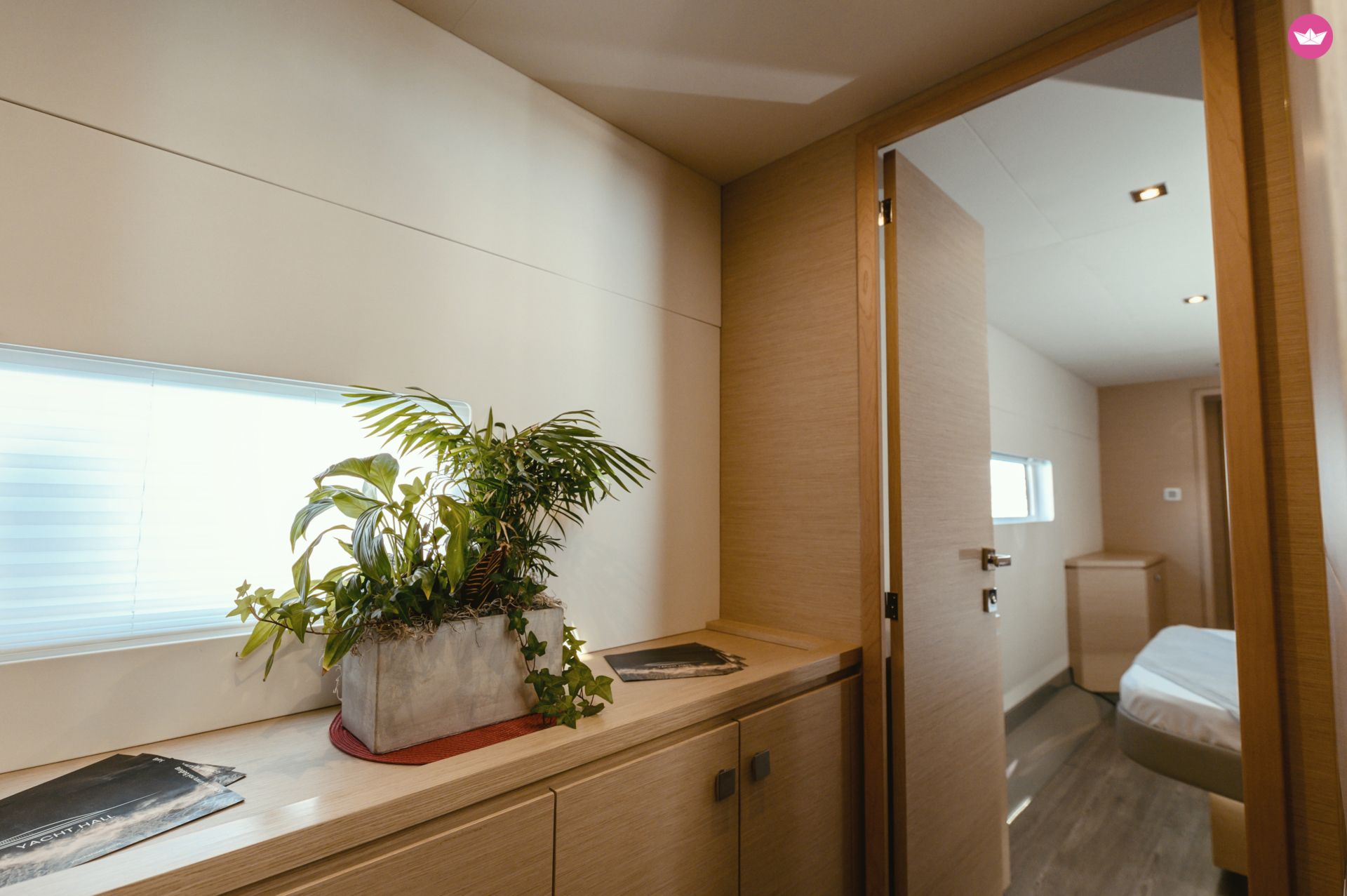 Bateau à moteur Fountaine Pajot MY5 960cv 8