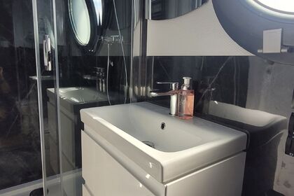 Πλωτό σπίτι 9 μέτρων για ενο