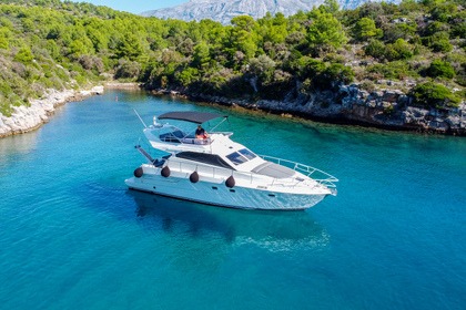 Charter Motorboat Raffaelli Levante 43 fly Makarska