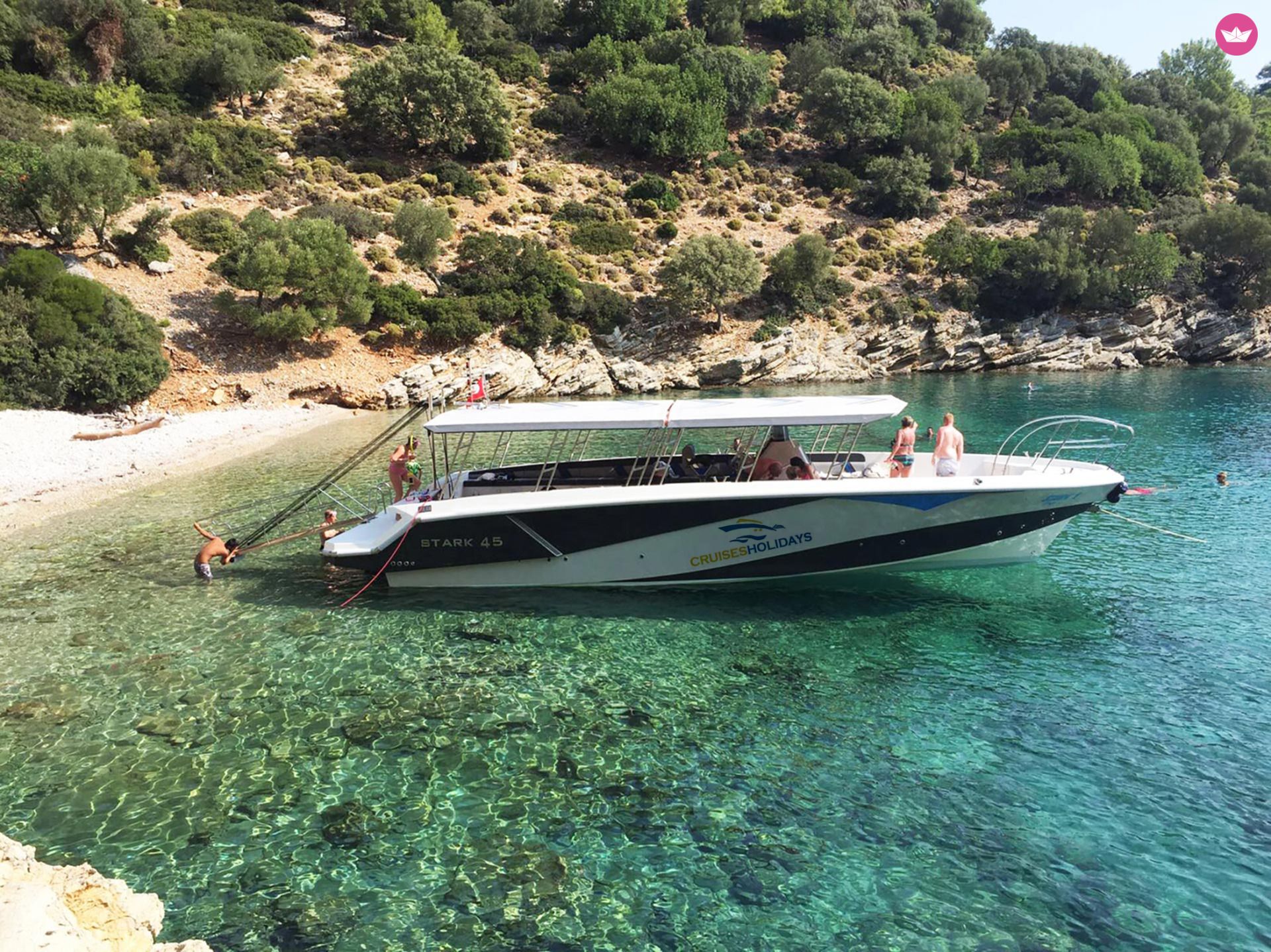 Bateau à moteur mercan