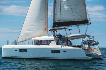 Location Catamaran Lagoon-Bénéteau Lagoon 42 - 4 cab. Pula