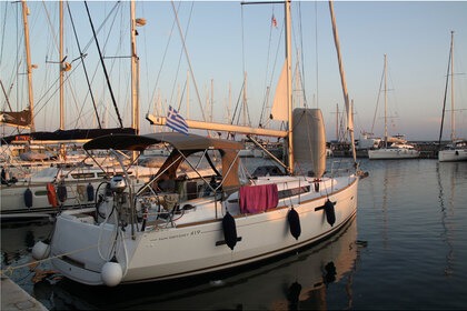 Hire Sailboat JEANNEAU SUN ODYSSEY 419 Alimos