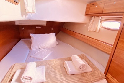 Bavaria 42 Sailing in Greece - IRO