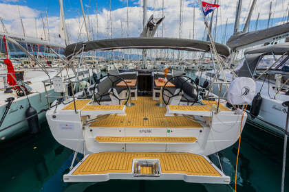 Charter Sailboat Hanse Yachts Hanse 410 Šibenik