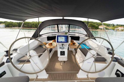 Hyra båt Segelbåt Hanse Yachts Hanse 388 Grad Šibenik