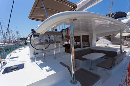 Lagoon 400 - luxury sailing