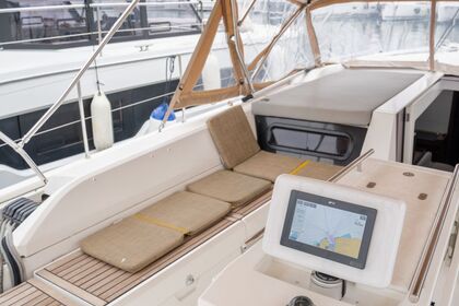 Oceanis 51.1 with A/C