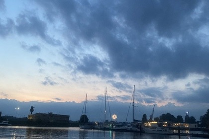 Cruise Riga in Style with the Bayliner 185!