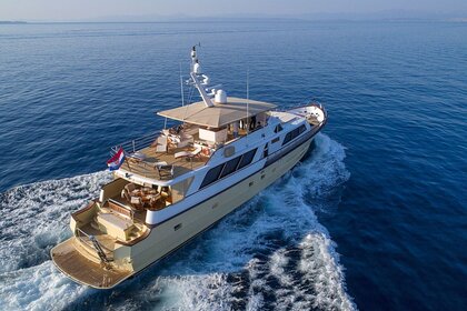 Rental Motor yacht Broward Broward 30M Split