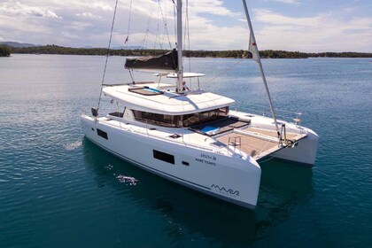 Charter Catamaran Lagoon-Bénéteau Lagoon 42 - 4 + 2 cab. Šibenik