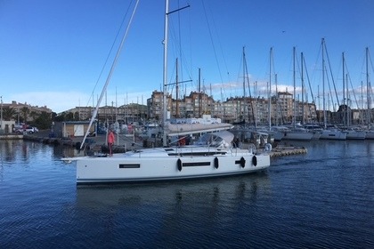 Hire Sailboat Jeanneau sun odysée 440 Golfe Juan