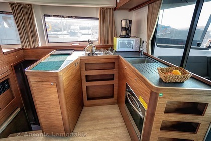 Location Catamaran LAGOON 42 Skippered Syros