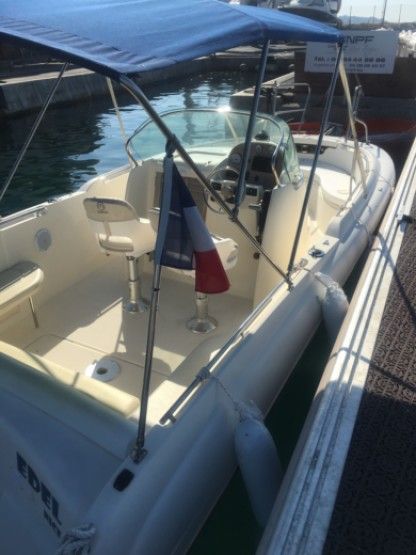 Location Bateau à moteur Jeanneau Cap Camarat 715 Fréjus