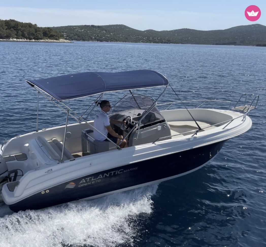 Bateau à moteur Atlantic
