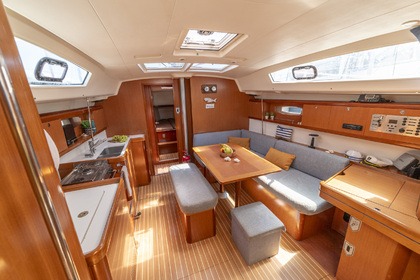 Charter Sailboat Beneteau Oceanis 43 Halkidiki