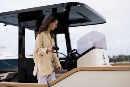 Location Bateau à moteur xShore Elex800 Athènes