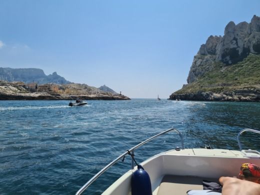 Marseille Motorboat Quicksilver Activ 555 Open alt tag text