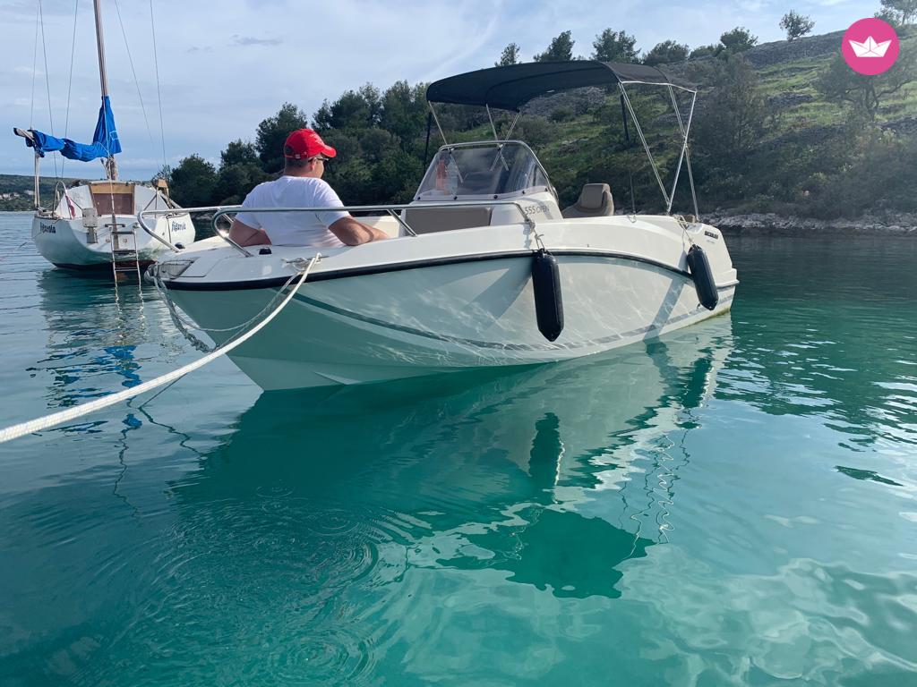 Quicksilver 555 Activ Open en Split en alquiler