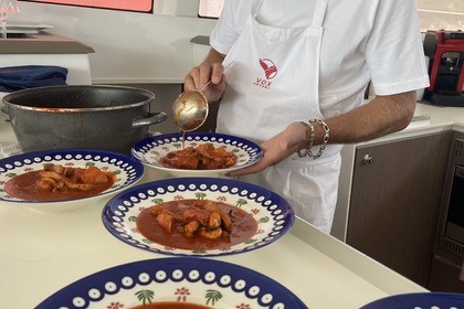 PAX ABYSSI: catamarano con opzione chef privato