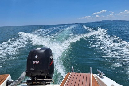 Évasion dans la baie de Burgas – Des aventures en motorboat vous attendent