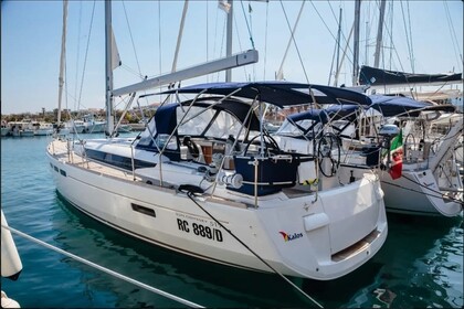 Charter Sailboat Jeanneau Sun Odyssey 519 Tropea