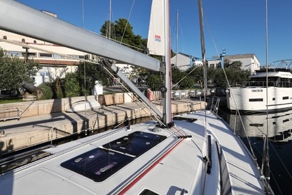 Hyra båt Segelbåt Bavaria Yachtbau Bavaria Cruiser 37 - 3 cab. Šibenik