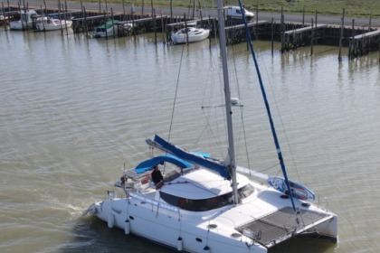 Location Catamaran Fountaine Pajot Lavezzi 40 L'Aiguillon-la-Presqu'île