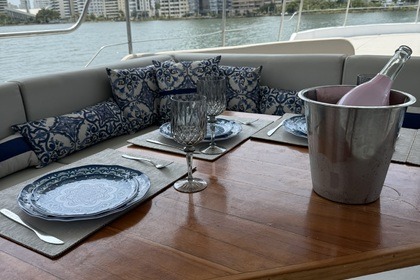 Lujoso catamarán con jacuzzi en Cartagena, Colombia