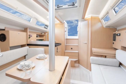 Aproveite a navegação neste veleiro de 9.62 metr