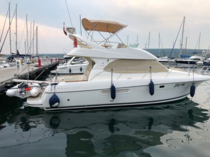 Charter Motorboat Jeanneau Prestige 36 Fly Punat
