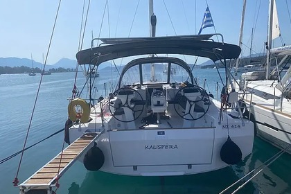 Rental Sailboat Bavaria Yachtbau Bavaria C42 Alimos