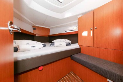 Charter Sailboat Bavaria Bavaria Cruiser 37 Krk