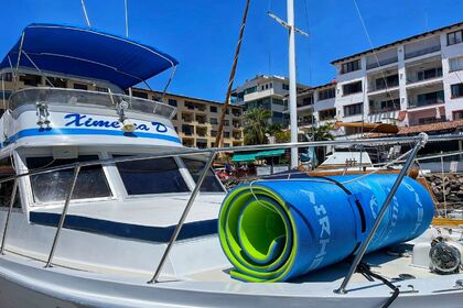 Lovely Flybridge Uniflite 42 power boat